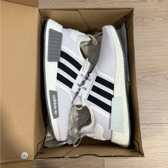Adidas NMD R1 - Picture 2 of 4